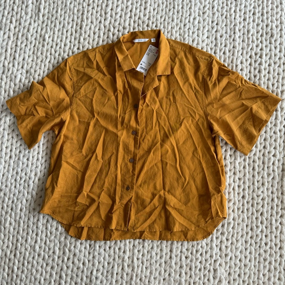 Uniqlo button up collared shirt